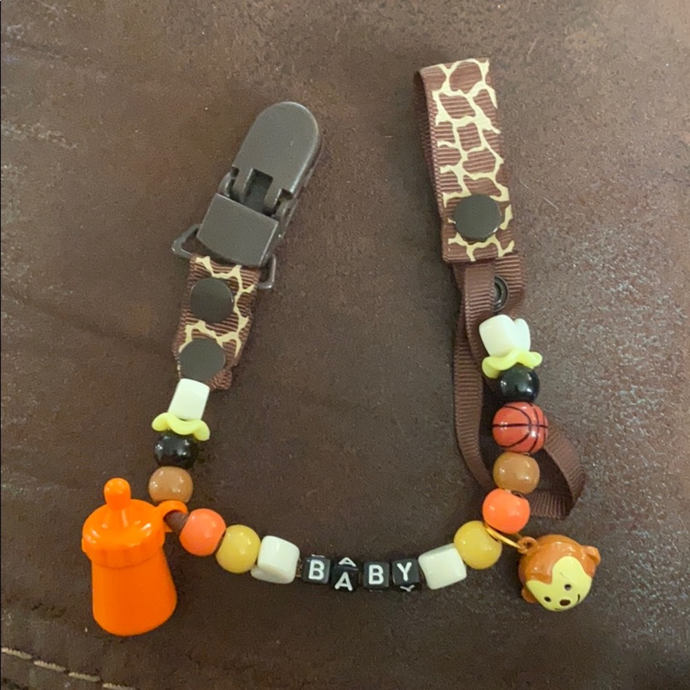 🐵 Pack of Two Binky Clips. 🐵